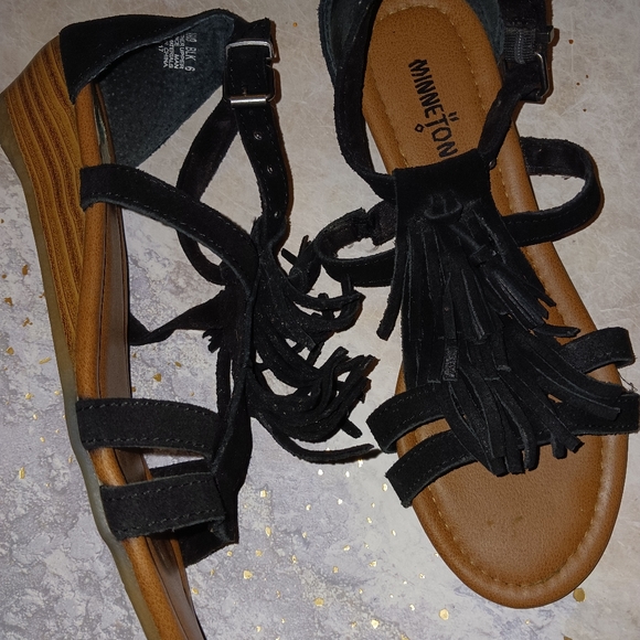 Minnetonka fringed sandals black size 6 - Picture 2 of 6